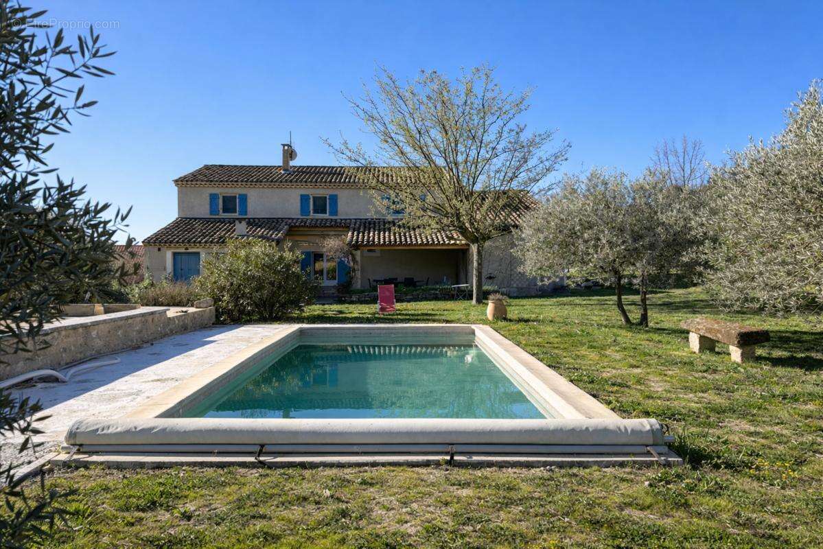 Maison 175 m² à Cucuron  - photo 3