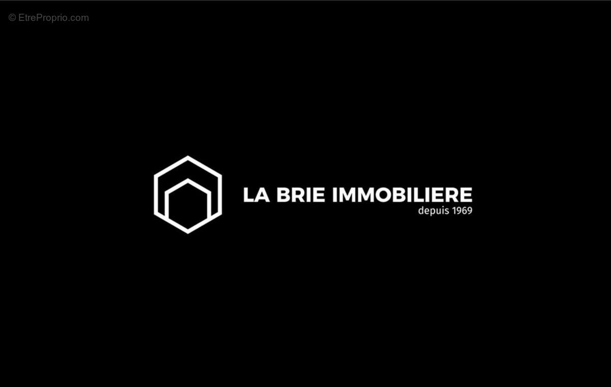 Terrain à MANDRES-LES-ROSES