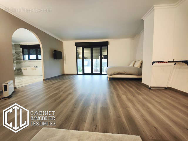 Pavillon F4 à Montfermeil - photo 10
