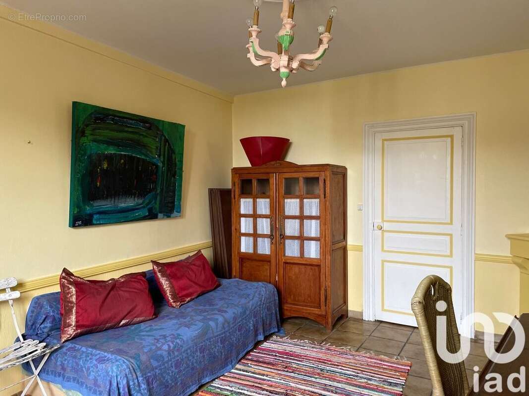 Maison 185 m² à Fontaine-Chalendray  - photo 3