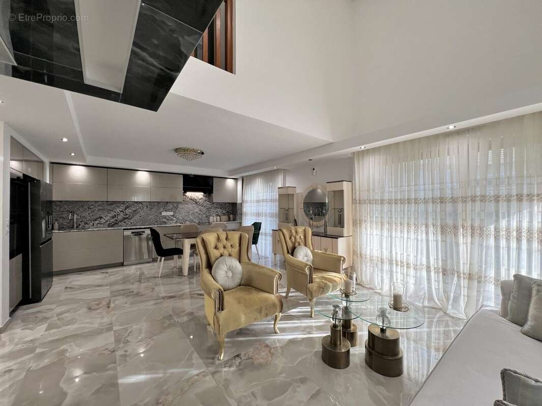 Maison à DECINES-CHARPIEU