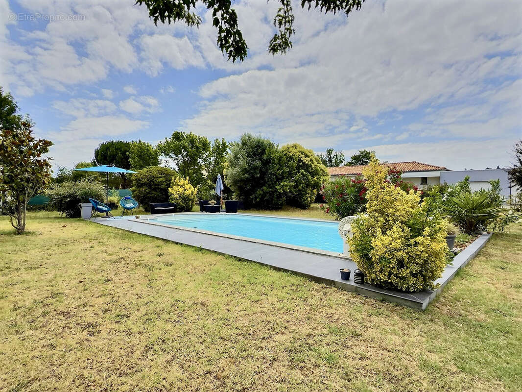 VERFEIL - Villa T5 avec piscine sur une magnifique parcelle de 1 826 m2 - photo 11