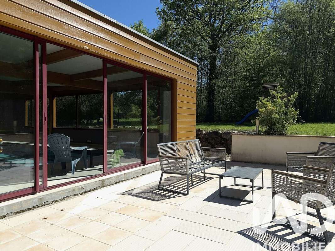 Maison 306 m² à Vinzelles  - photo 8