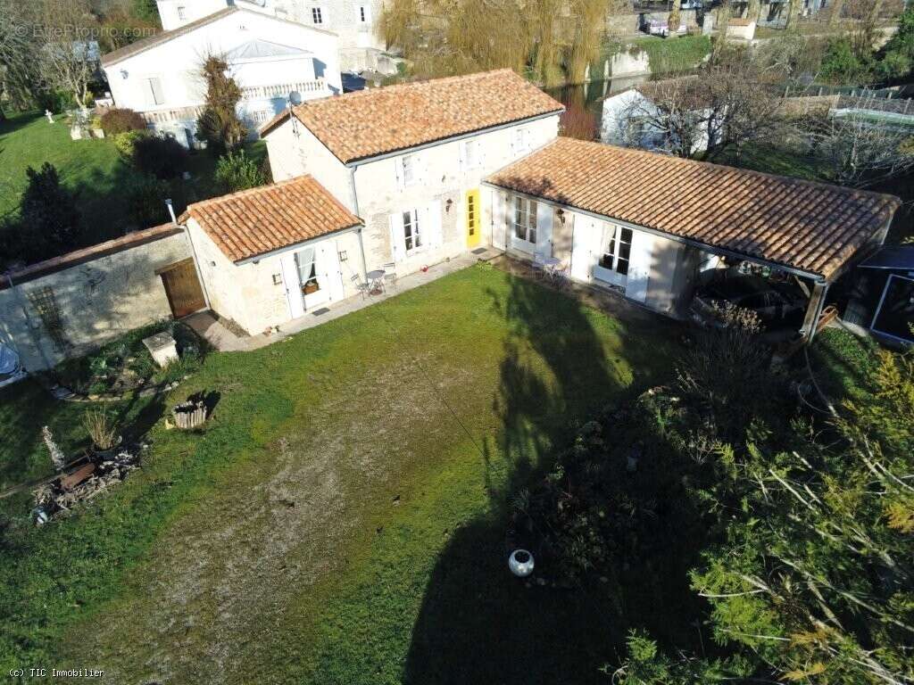 Maison à RUFFEC
