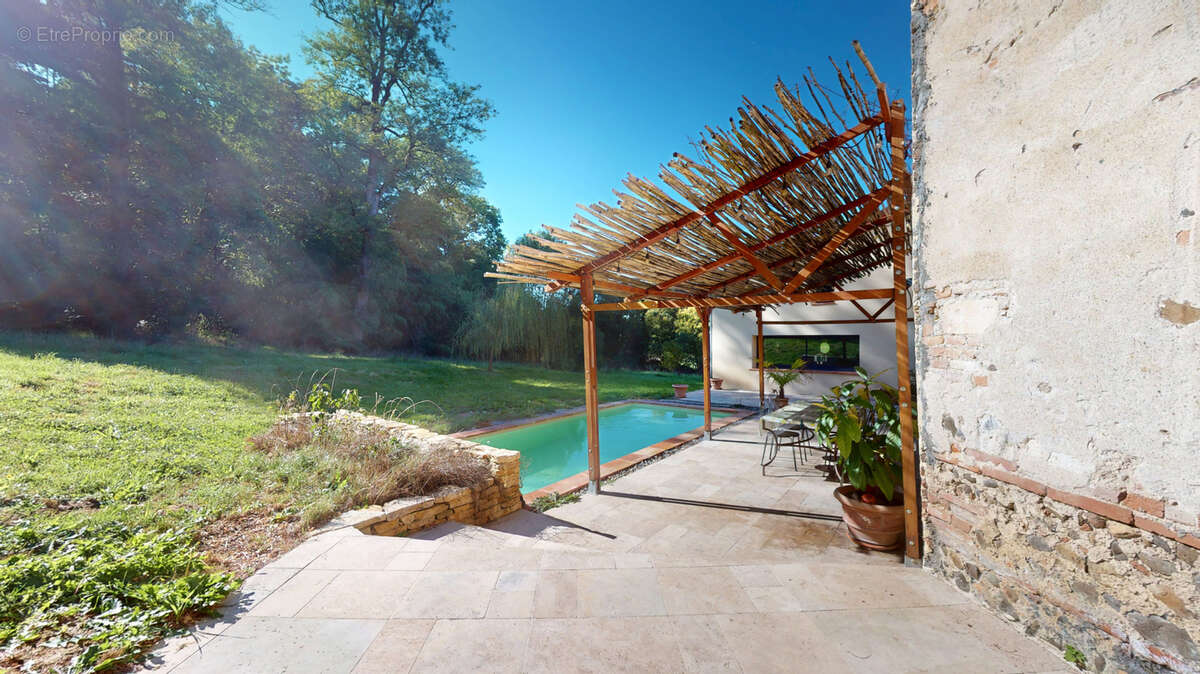 Maison à MONTAIGUT-SUR-SAVE