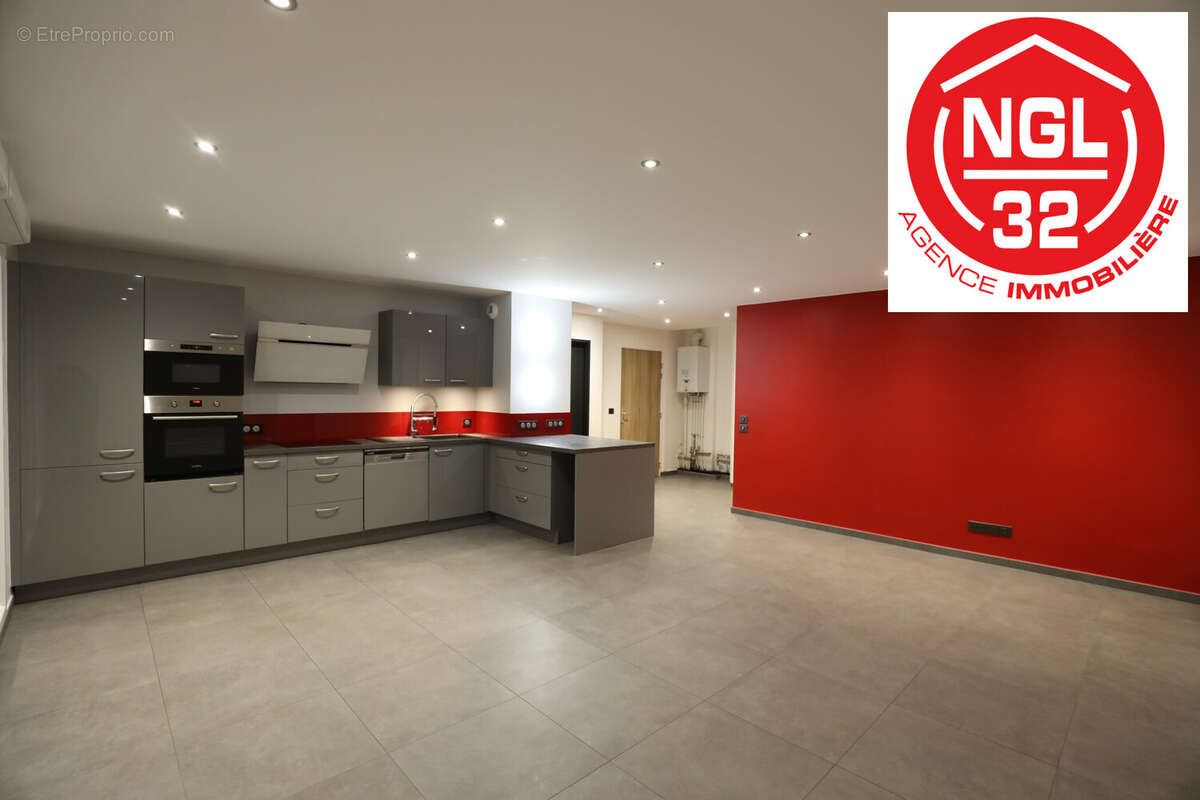 Appartement à CRUSEILLES