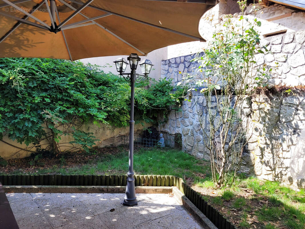 Maison à VETRAZ-MONTHOUX