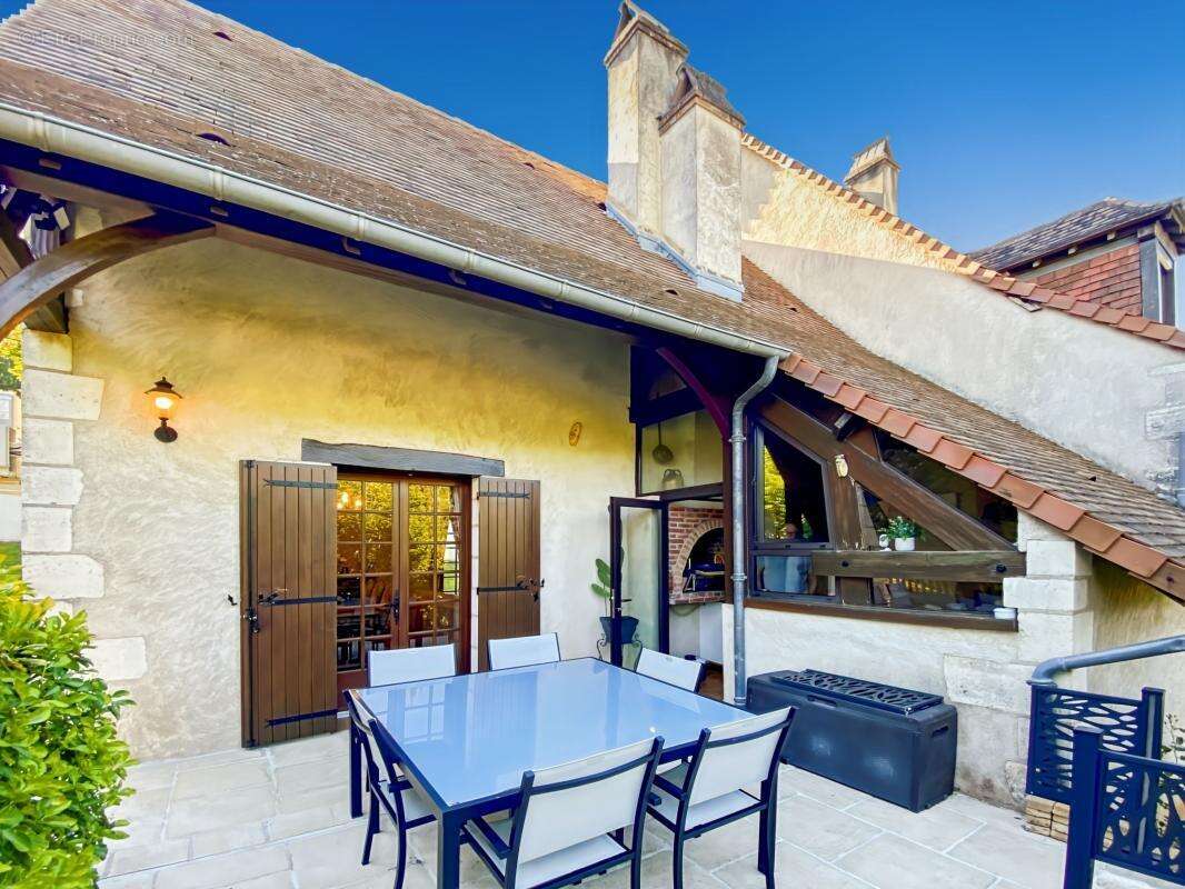 Maison à NOTRE-DAME-DE-SANILHAC
