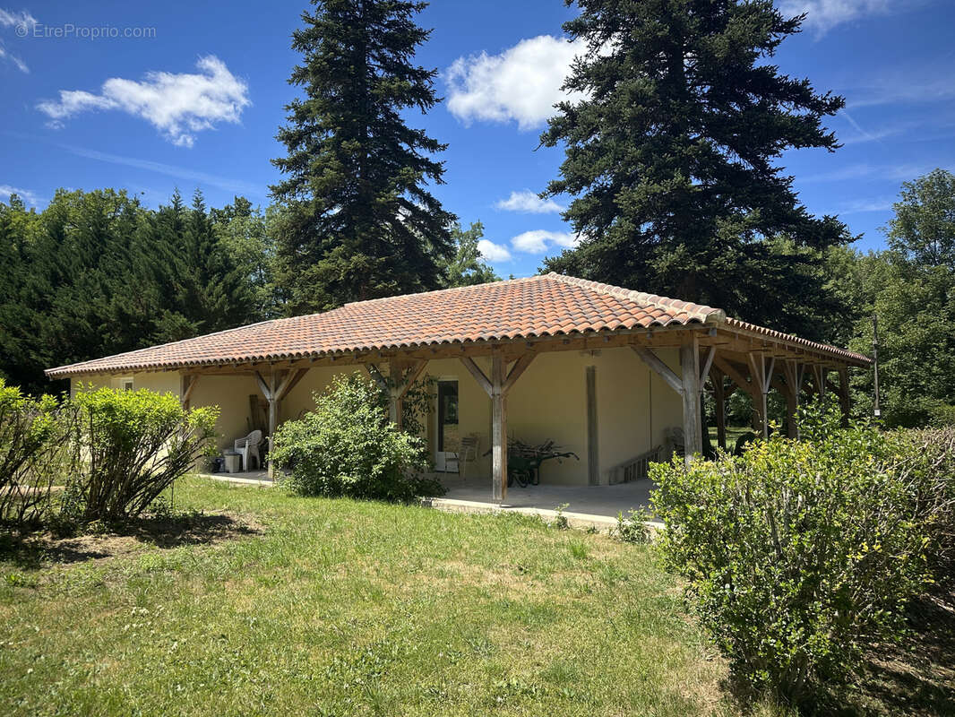 Maison à MAYRINHAC-LENTOUR