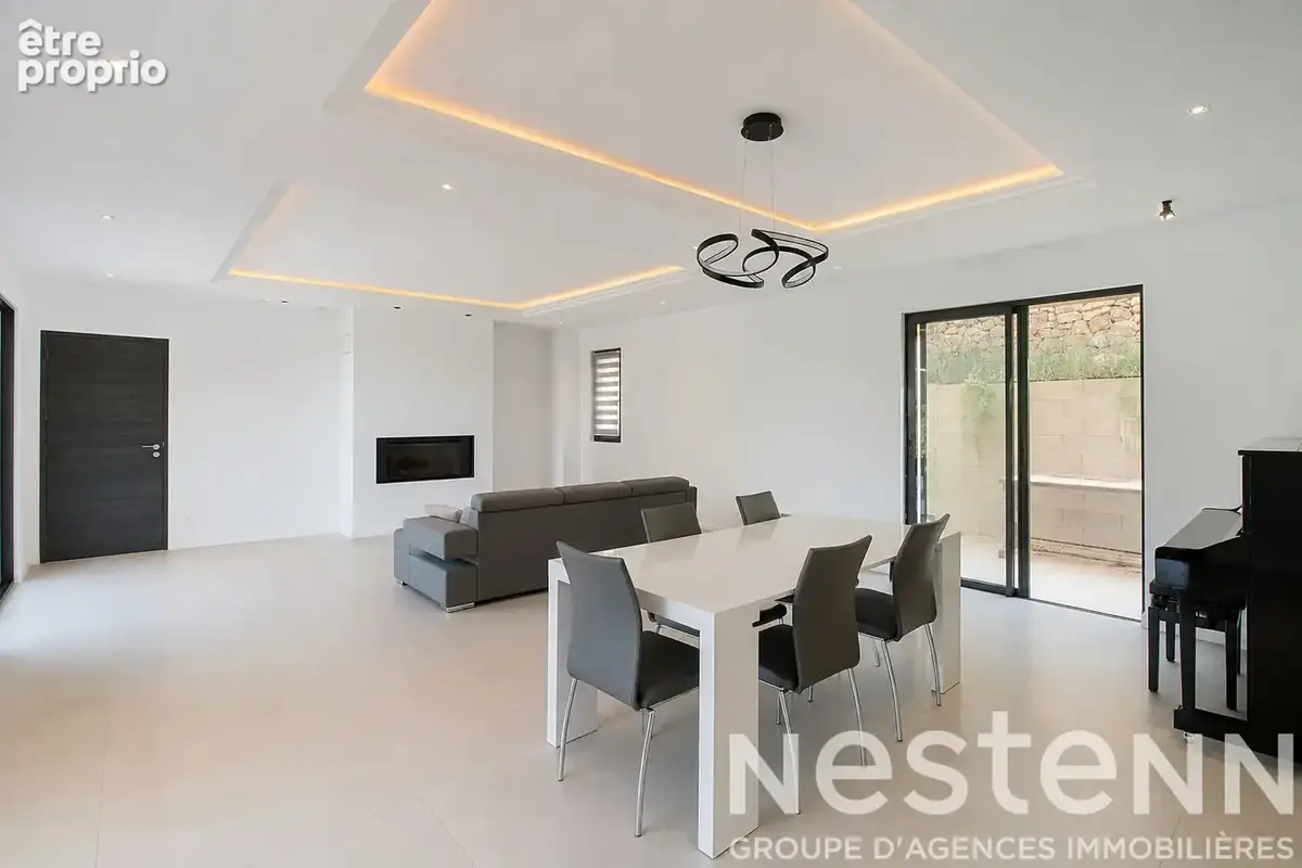 A VENDRE à CLAVIERS - Villa contemporaine 4 chambres avec piscine et vue dégagée - photo 4
