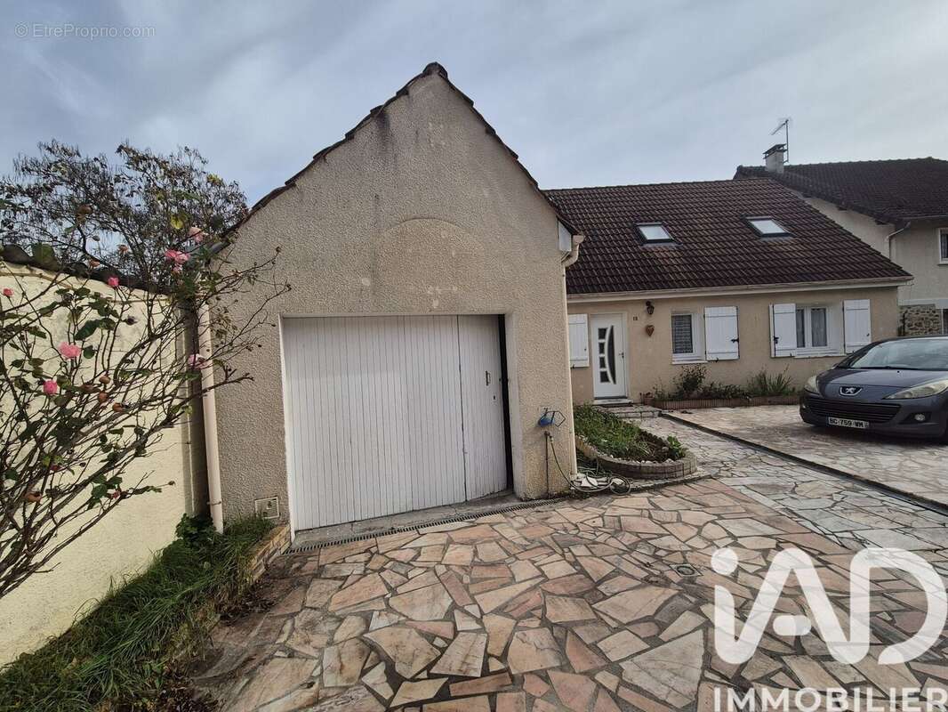 Photo 2 - Maison à SAINT-JEAN-LES-DEUX-JUMEAUX