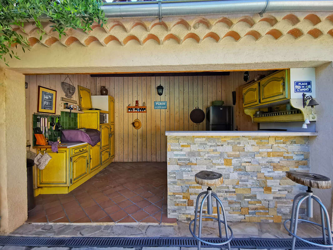 Maison 8 pièces de 214 m² sur 1556 m² de terrain avec studio, piscine et garage - photo 18