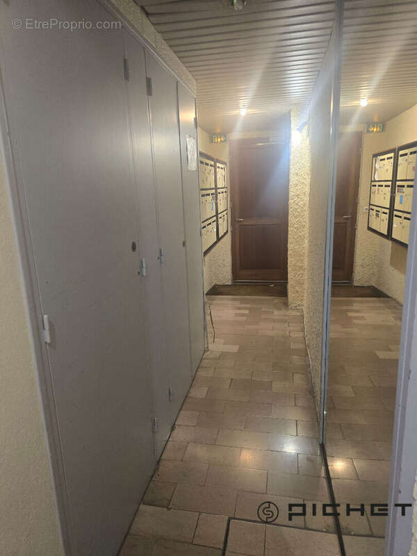 LA ROCHELLE  CENTRE VIEUX PORT Appartement  2 pièce(s) 31.56 m2; - photo 7