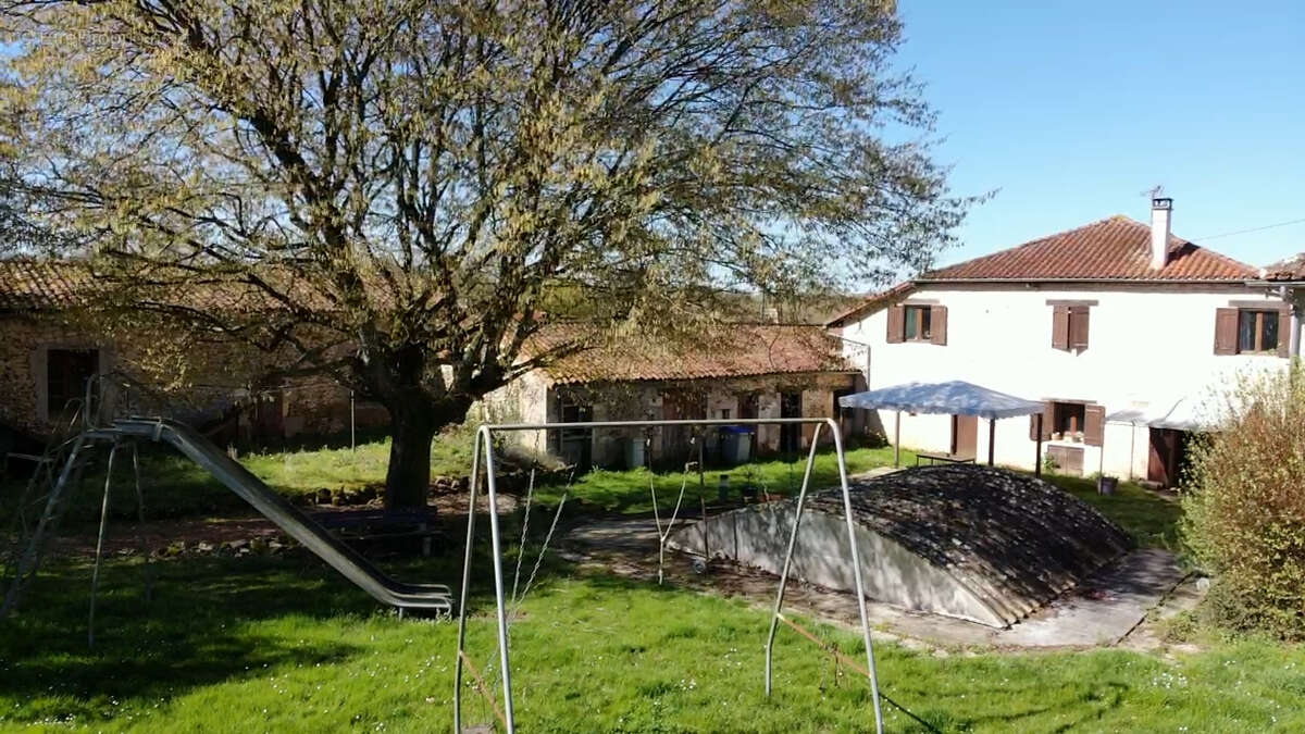 Maison à LA CHAPELLE-BATON