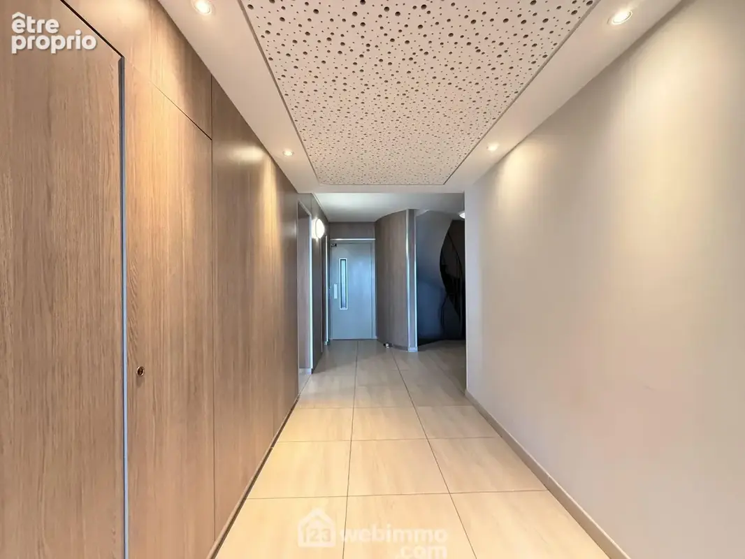Entretenu avec ascenseur