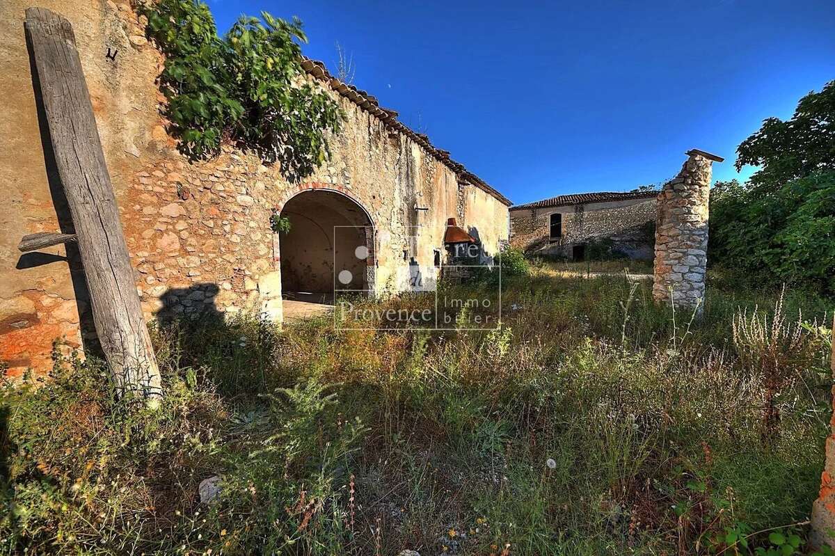 Maison à LES SALLES-SUR-VERDON