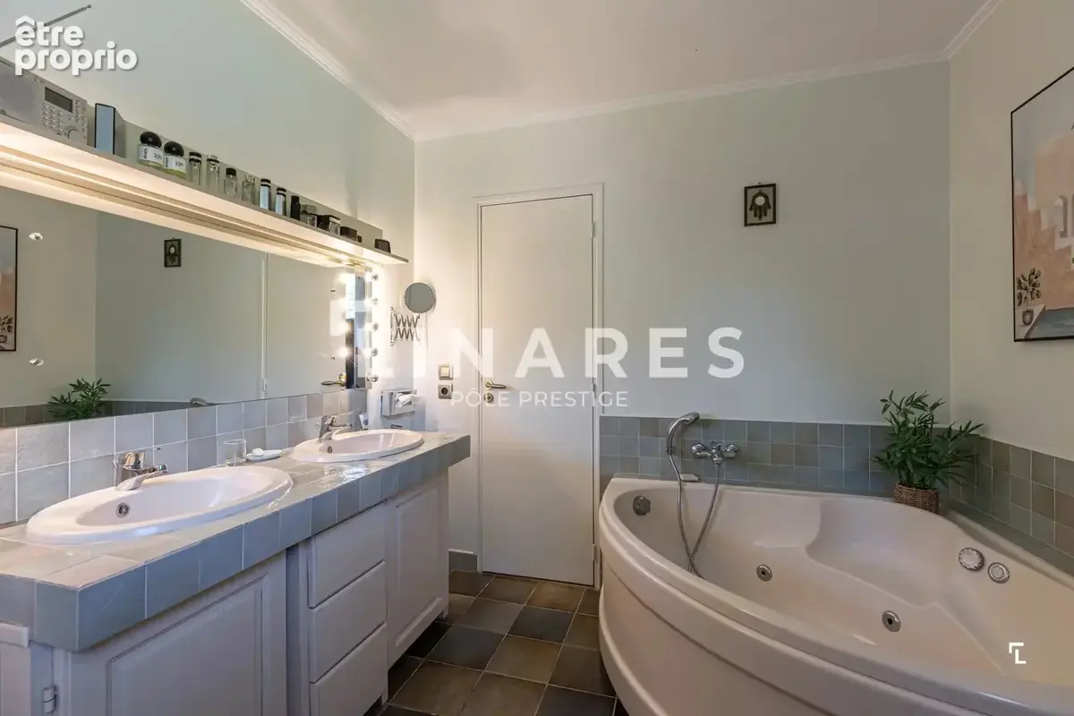 LA PROVENÇALE  – Maison provençale de 200m2  - Piscine - Terrain de 4000m2 - Potentiel constructible - Aix-en-Provence - photo 13