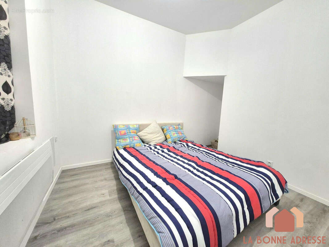 CHAMBRE REZ DE CHAUSSEE - Maison à ROUBAIX