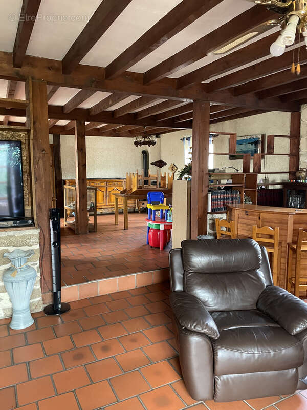 Isserteaux - maison avec dependances - photo 7