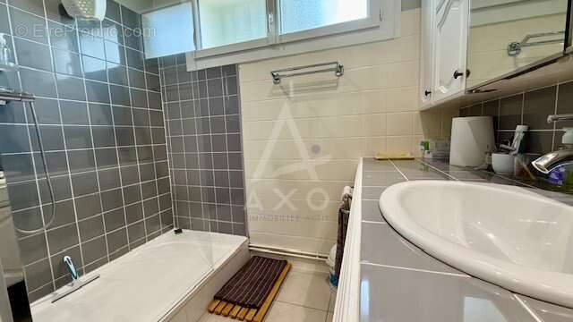 Maison à SAINT-YRIEIX-SUR-CHARENTE