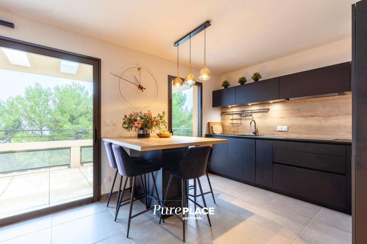 Appartement T3 de 70 m² à Aix-en-Provence 13090, Rue Micheline Paliard - photo 7