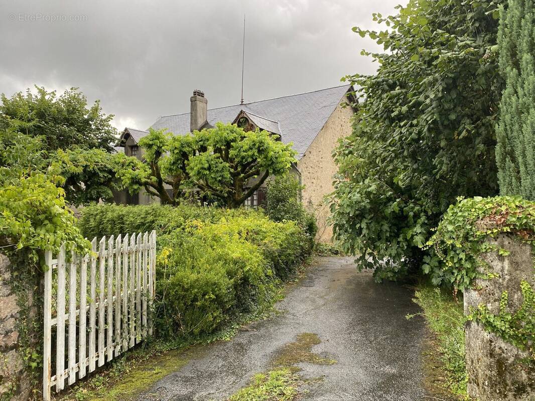 Maison à SAINT-VITTE-SUR-BRIANCE