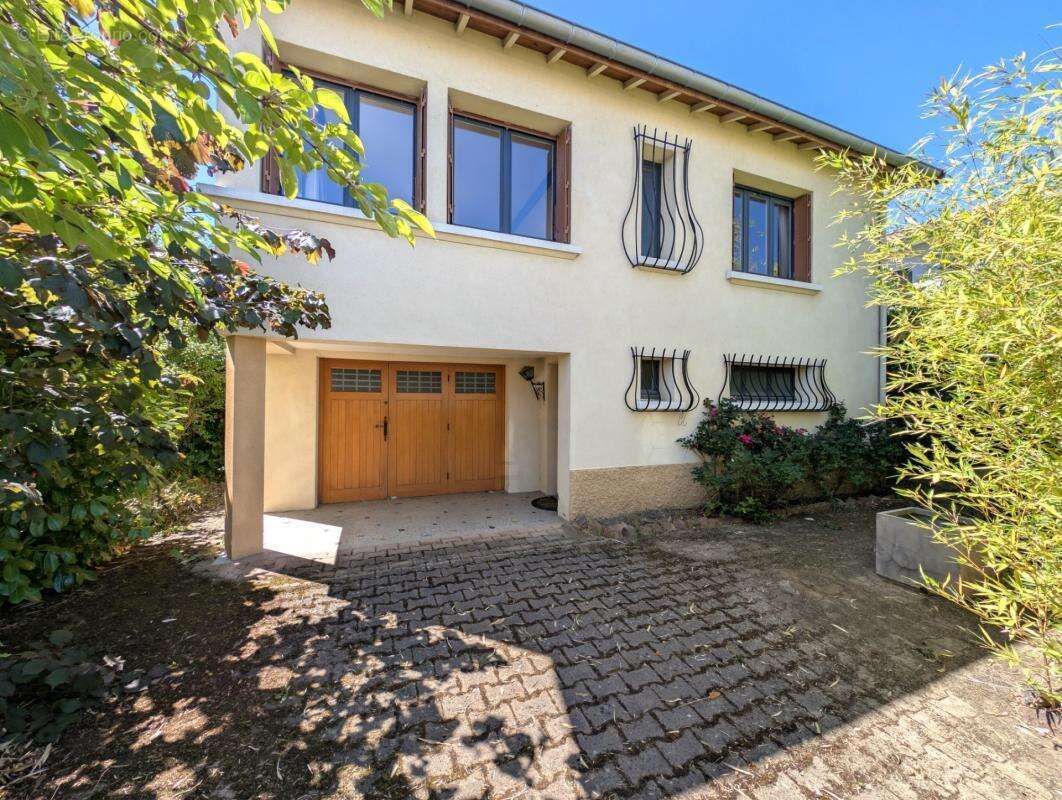 Riorges — Maison T4 avec terrain de 439 m² et garage (42) - photo 2