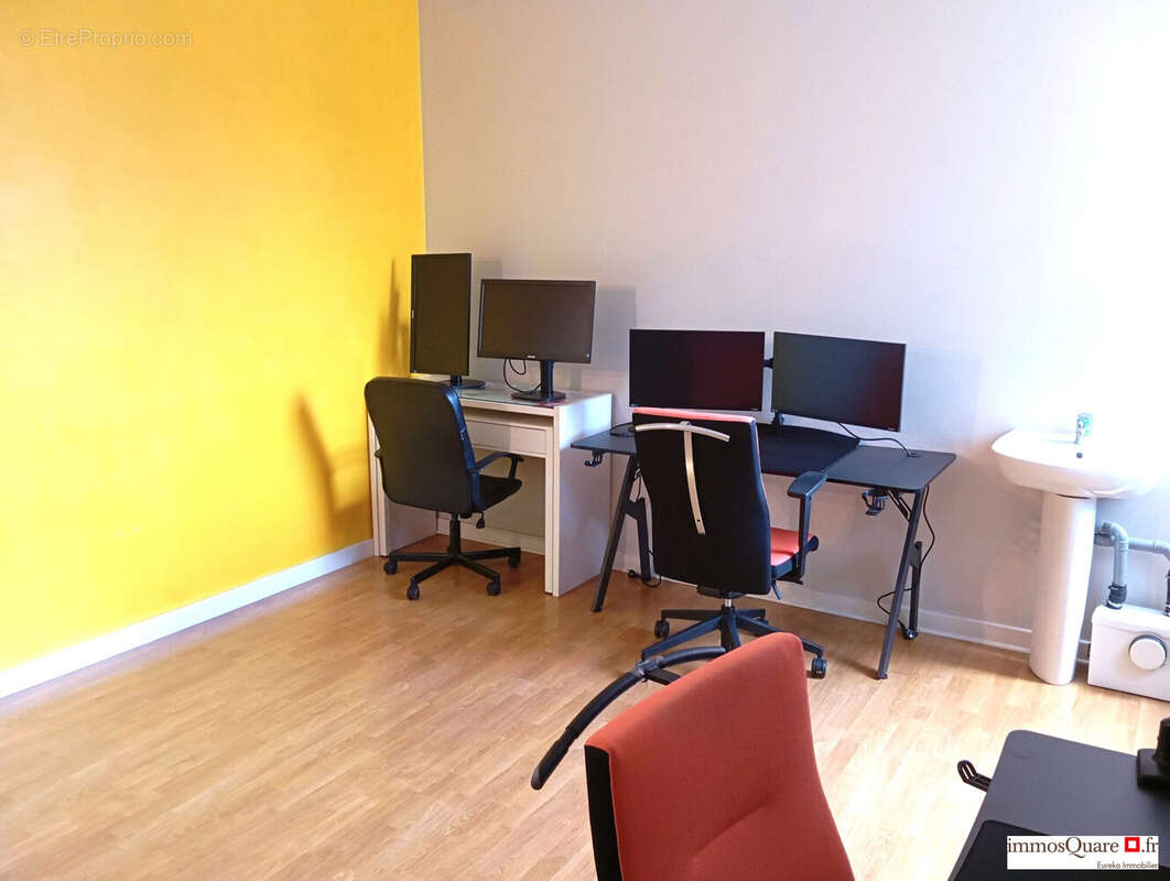 Commerce à FERNEY-VOLTAIRE