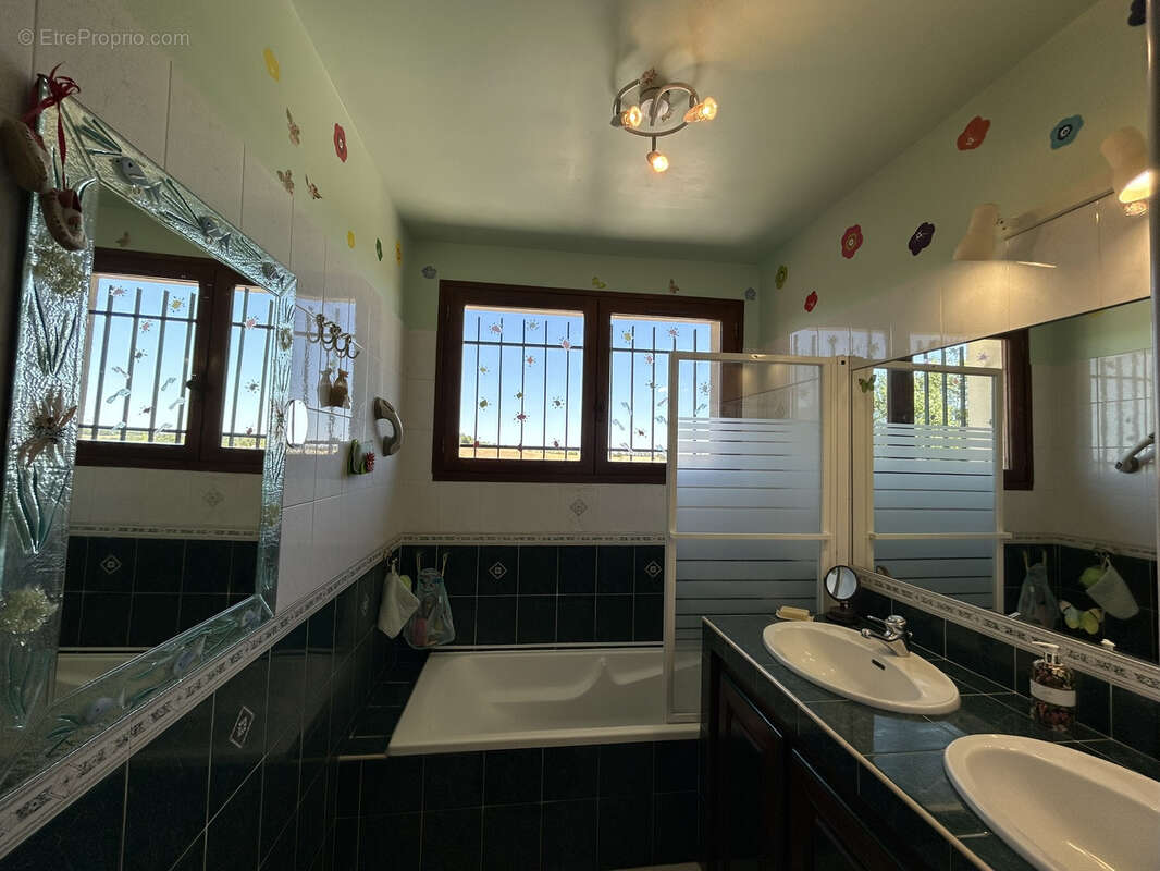 EXCLUSIF IMMOBILIER EN GASCOGNE, 4km de la mairie d'Auch, villa 125 m2 avec piscine - photo 9