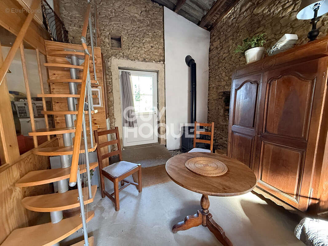Maison à AMBONIL