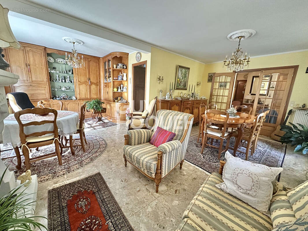 Maison à SAINT-MARTIN-DE-BOSCHERVILLE