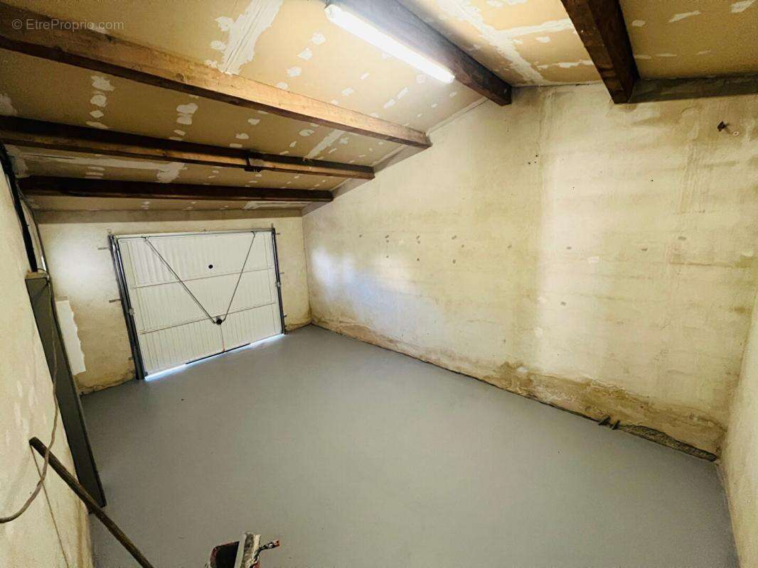 Maison à SAINT-MITRE-LES-REMPARTS