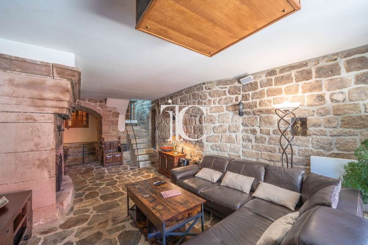 Maison à LABLACHERE