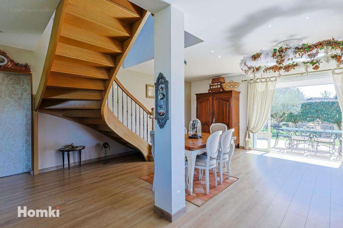 Maison à POEY-DE-LESCAR