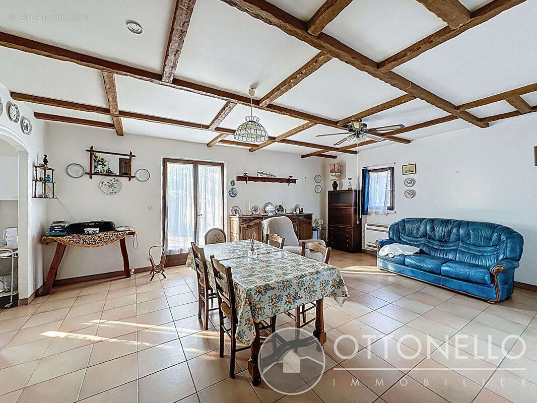 Maison à ROQUEBRUNE-SUR-ARGENS