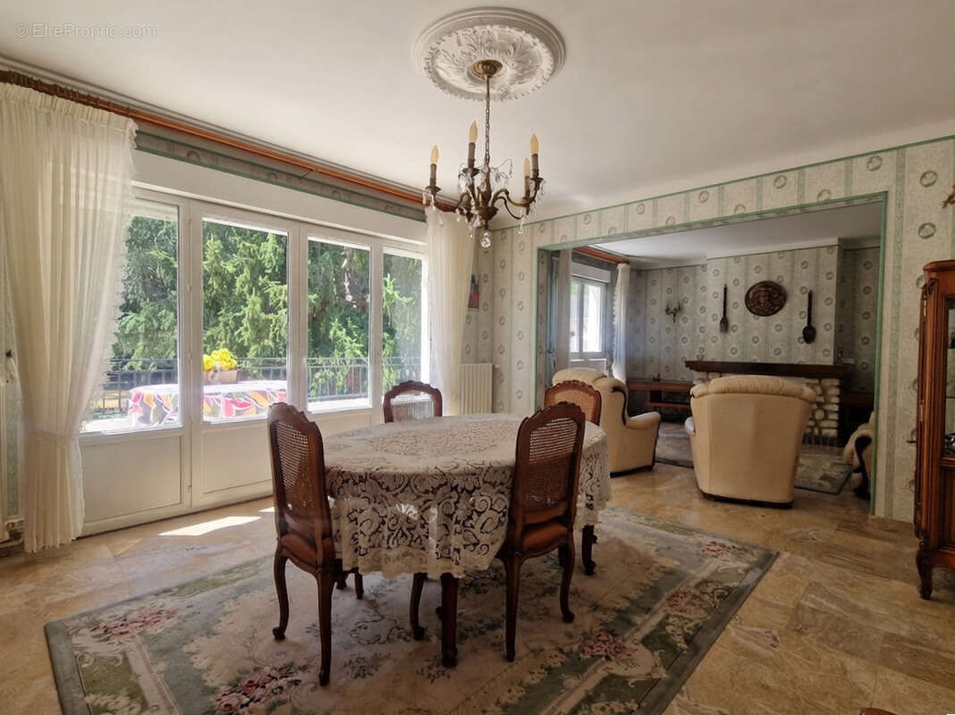 Maison familiale avec accès rapide à la RN12. Un cadre de vie paisible et verdoyant à visiter sans attendre ! - photo 2