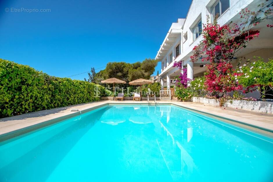 Maison à LES ISSAMBRES