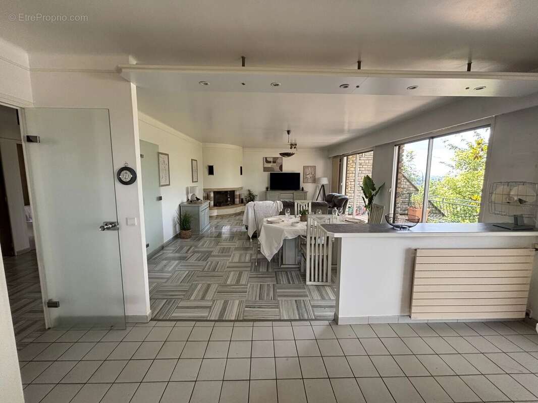 ARGENTEUIL – LES COTEAUX  Élégante maison familiale de plus de 200 m² avec vue sur Paris et la Tour Eiffel - photo 9