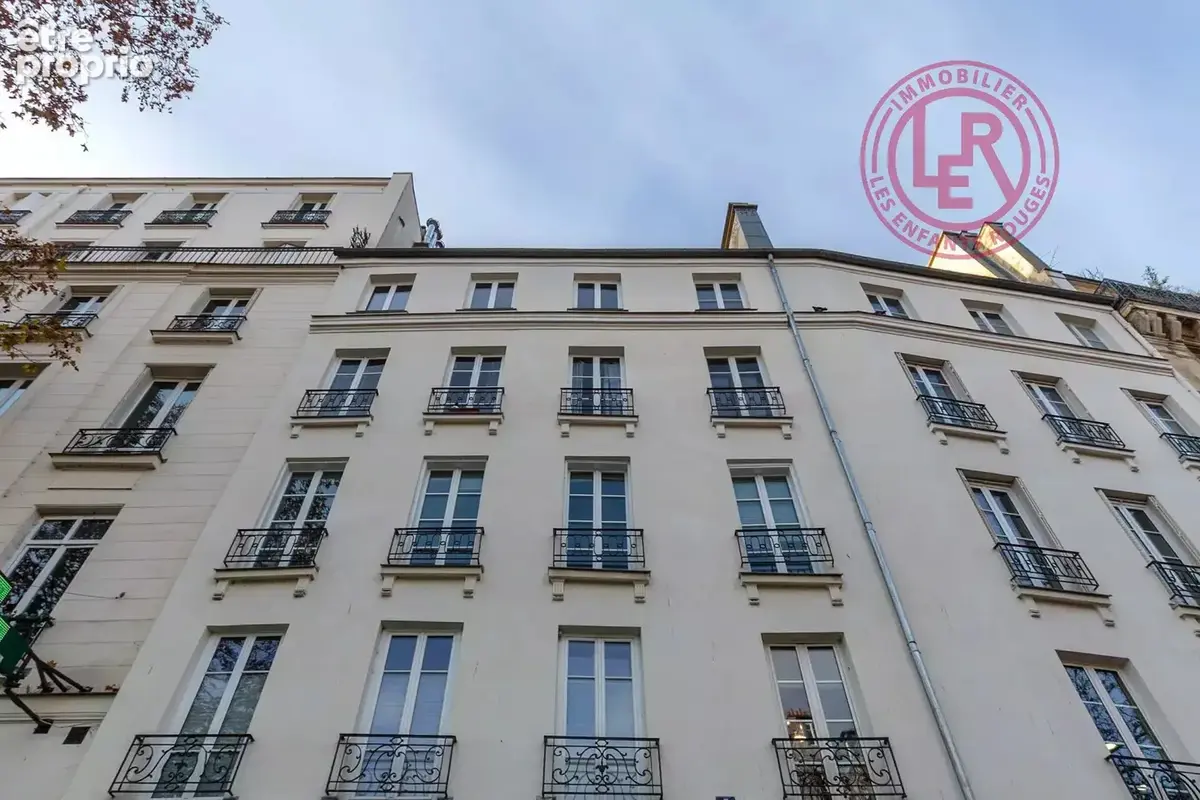 Paris 4ème - Rue Jean Beausire - Etage élevé avec ascenseur et balcon - photo 9