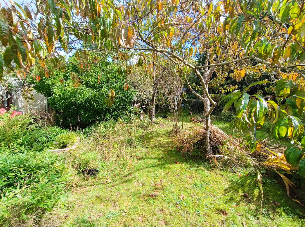 Maison à CLEDEN-POHER