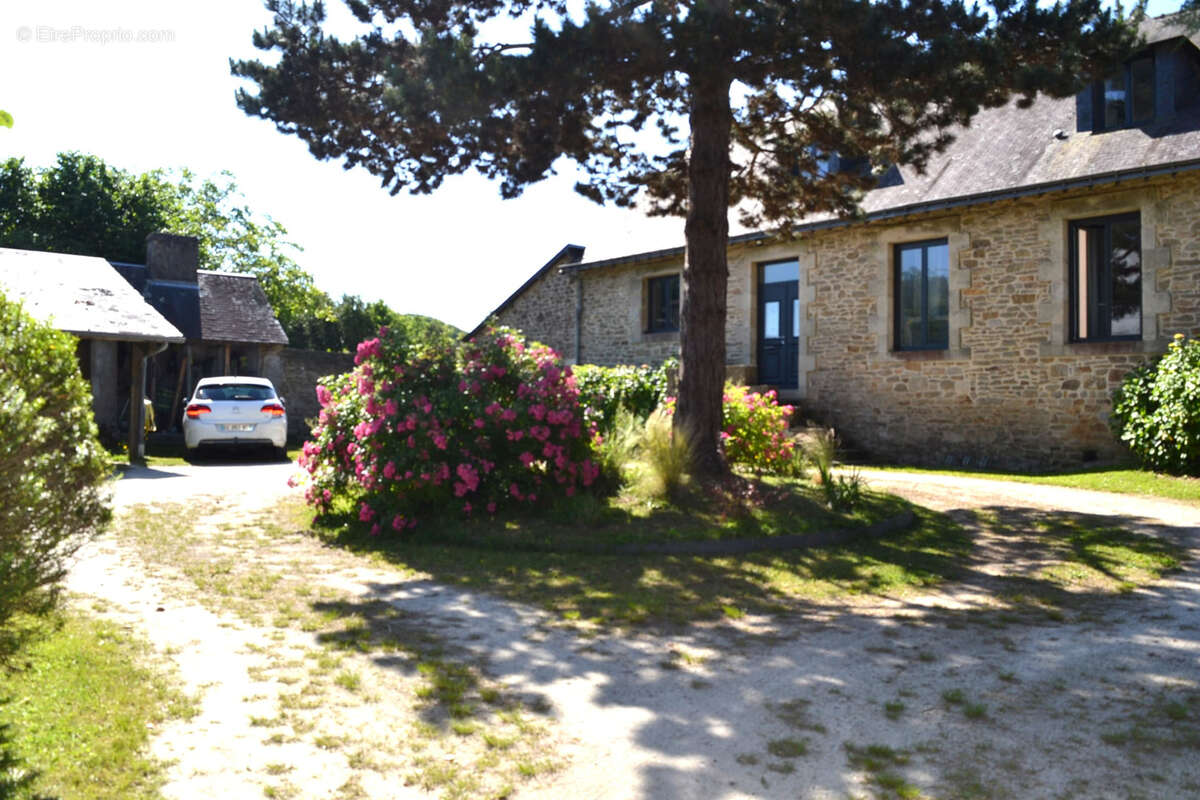 Rare en centre-ville   Propriété de charme fin XIXe, 6 chambres, jardin paysager - photo 2