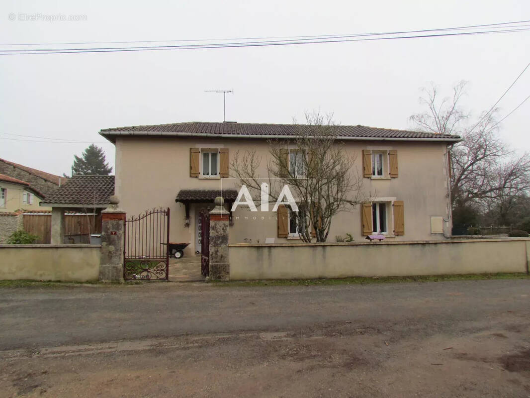 Maison à BERNAC