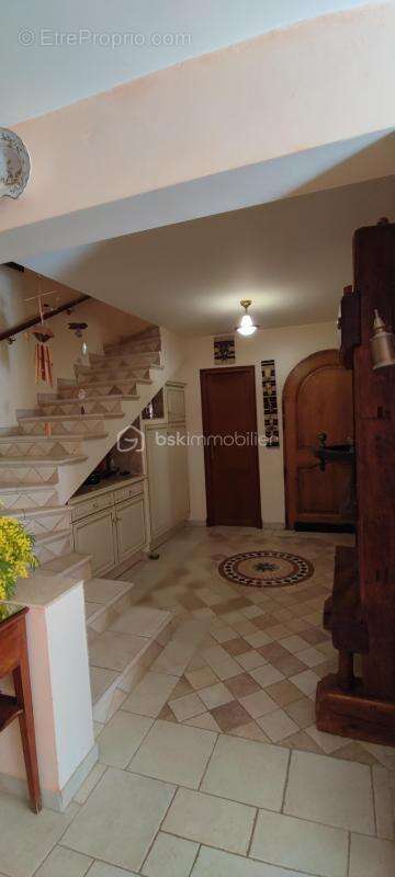 Villa traditionnelle 250 m² T2 terrain 7300 m² Piscine - photo 6