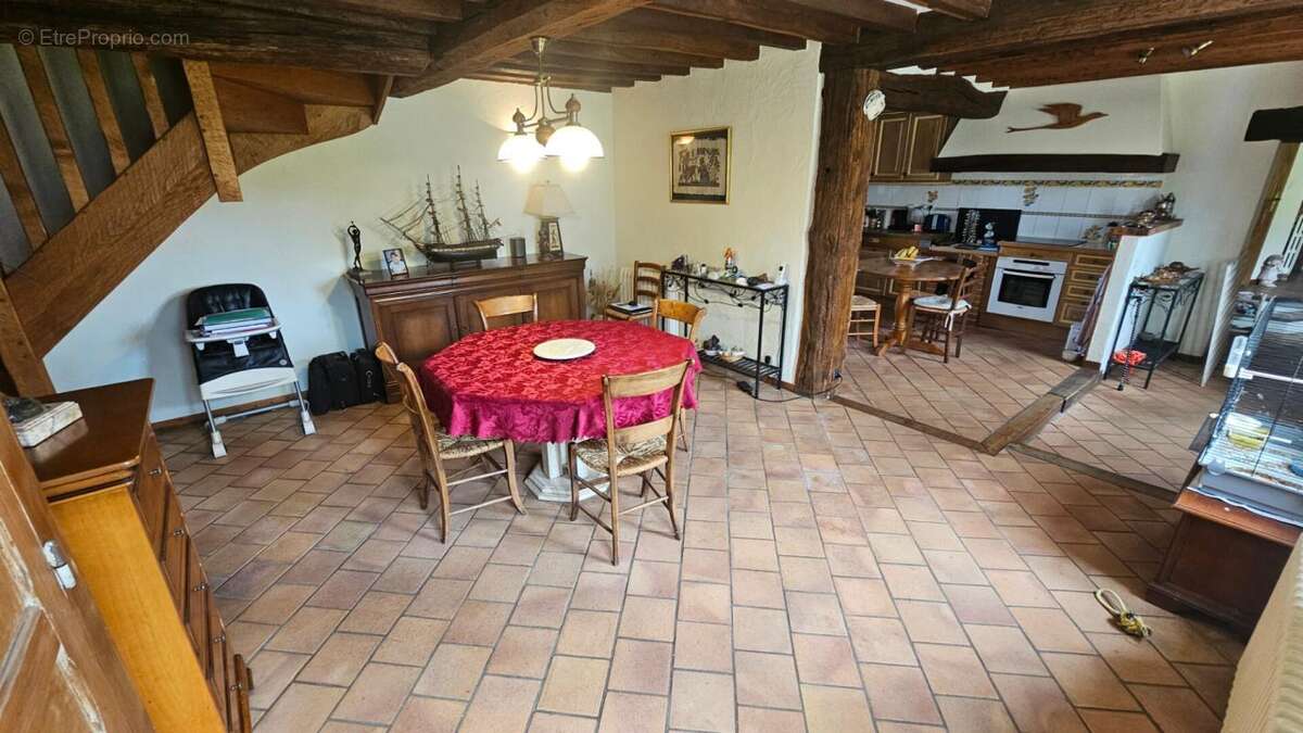 Maison à HOUDAN