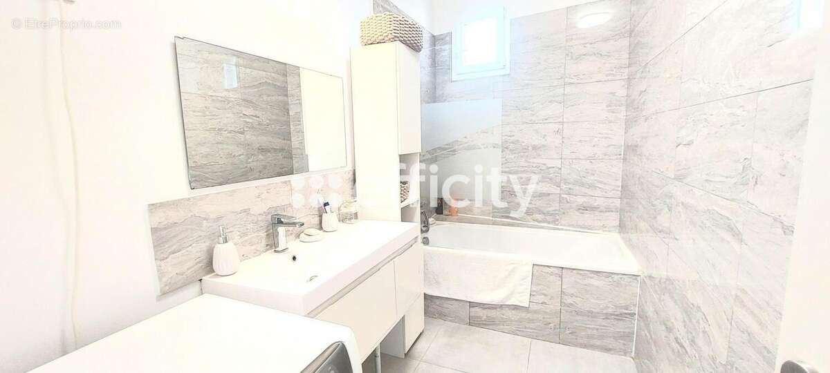 Maison à CHATEAUNEUF-LES-MARTIGUES