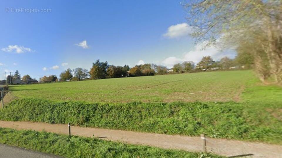 Terrain à SAINT-FORT