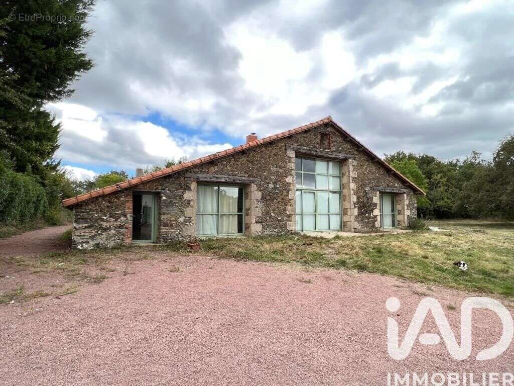 Maison 386 m² à Le Girouard  - photo 3