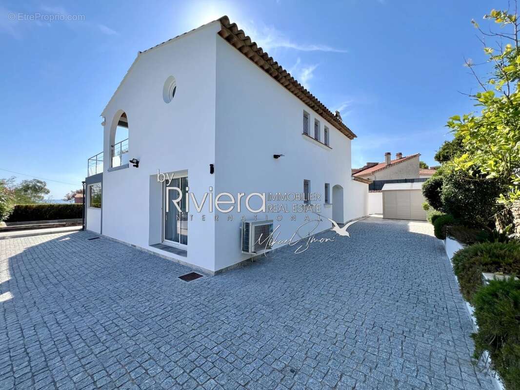 Maison à ROQUEBRUNE-SUR-ARGENS