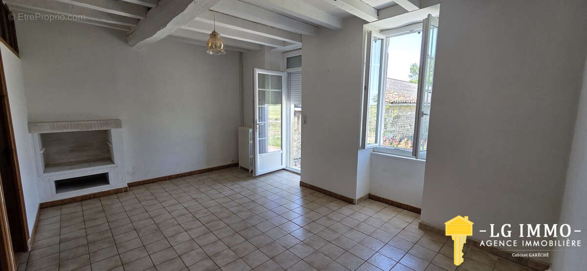 Maison à SAINT-ROMAIN-SUR-GIRONDE