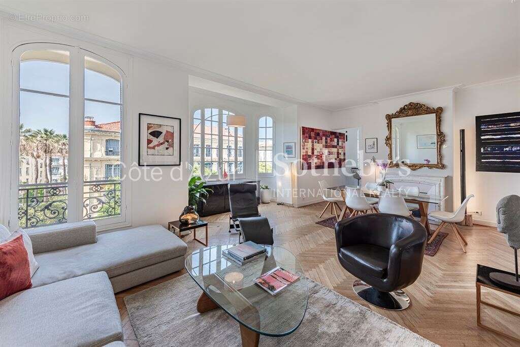 Nice Victor Hugo appartement 3 pièces 112 m² rénové avec bow windows vue jardin proche mer - photo 2